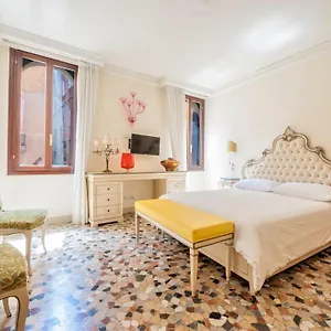 https://ca-san-marco-literally-20-meters-from-san-marco-square.hotelinveneto.com